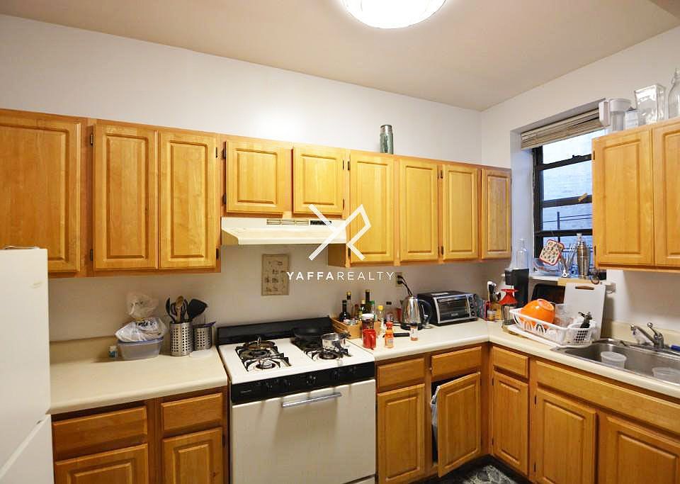 1st image of 786 Saint Johns Pl APT 4A