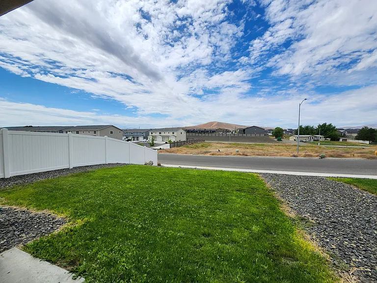 859 Duke Ln — Photo 21