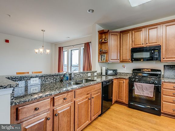 5th image of 8425 Peace Lily Ct APT 213