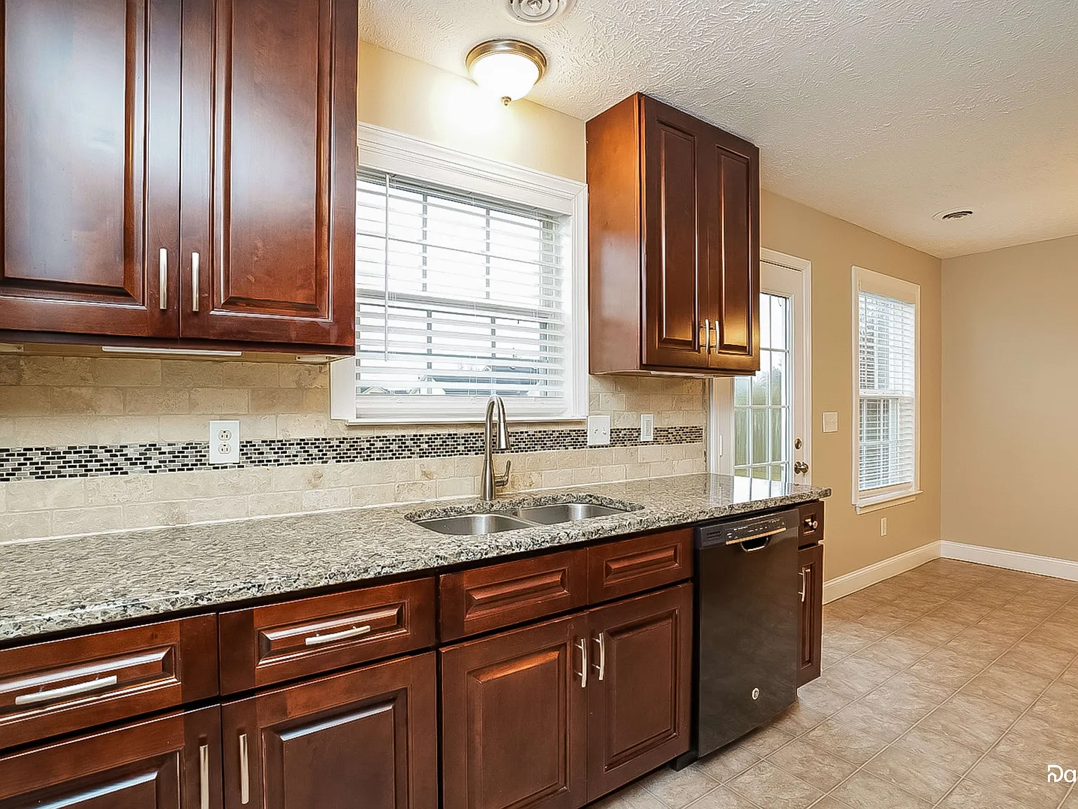3 bed, 2.0 bath, 1344 sqft, $1,910 — Photo 4