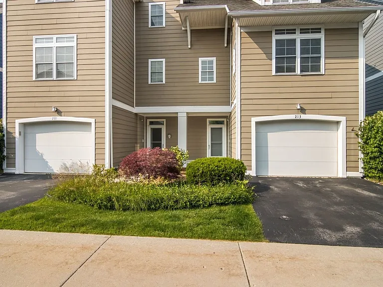 213 Midtown Dr — Photo 4