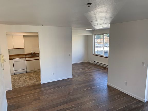 3rd image of 20034 15th Ave NE APT 201