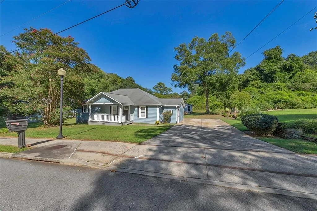 3 bed, 2.0 bath, 1478 sqft, $2,800 — Photo 1