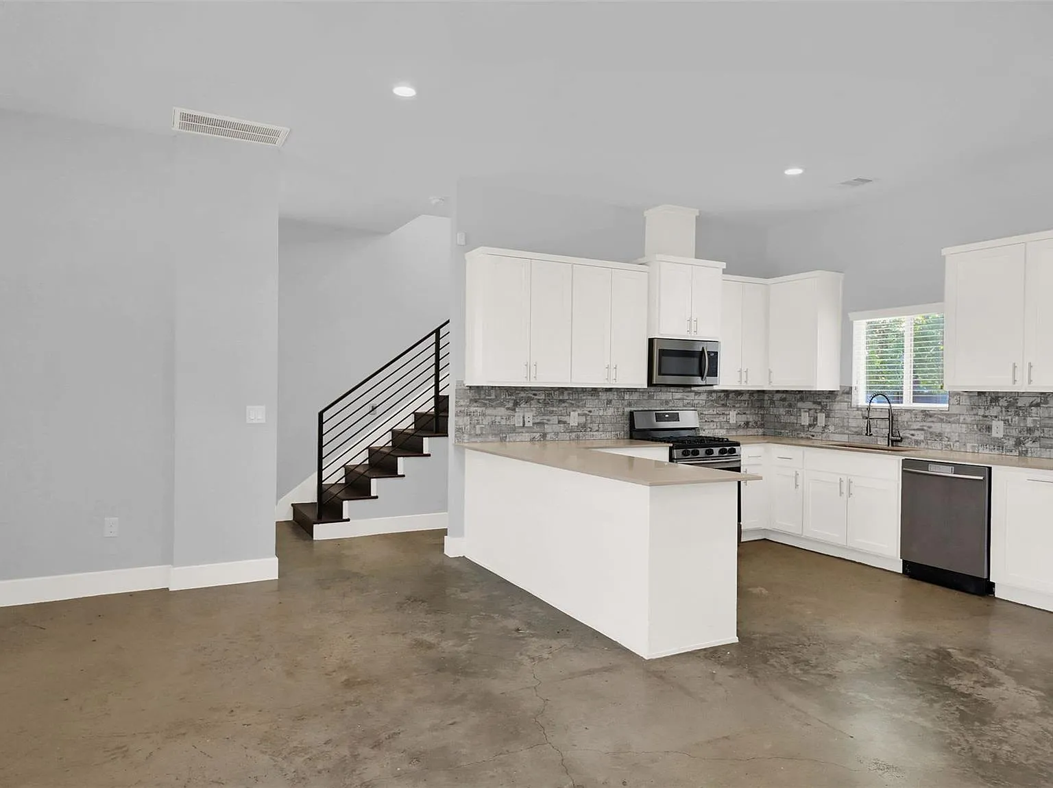 2 bed, 2.5 bath, 1320 sqft, $2,400 — Photo 4