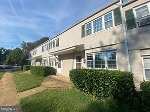 32 S Monroe Rd
