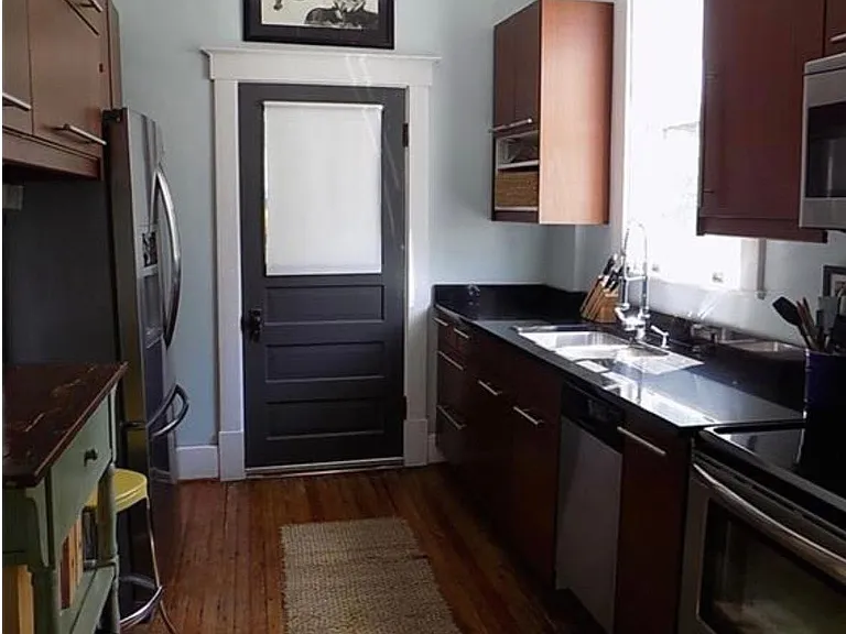 413 E 34th St — Photo 11