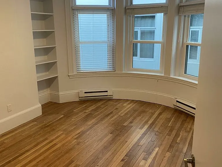 49 Westland Ave #18R — Photo 1