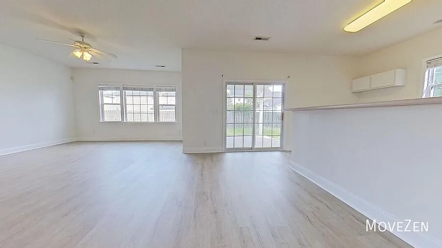 4705 Pineview Dr Wilmington NC 28412 Beautiful Home Near Veterans Park — Photo 3