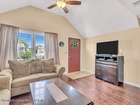 5th image of 21 Brainard Avenue
