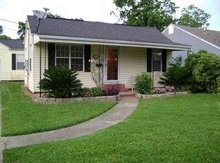 3132 East Dr, Groves, TX 77619