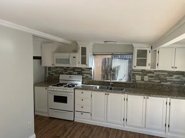 2317 E 19th St, Signal Hill, CA 90755