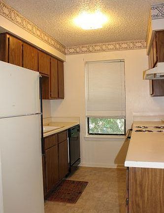 2nd image of 405 Summer Ct #D