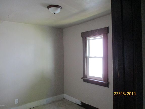 5th image of 118 Sharon Ave