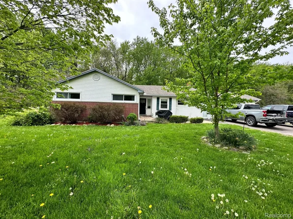 3234 Van Dyke Rd W, Almont, MI 48003