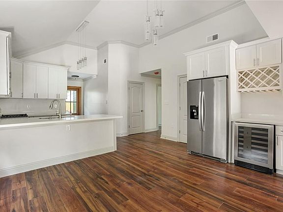 5th image of 3187 Desaix Blvd