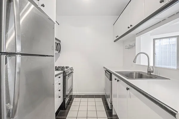 Rented by RELO REDAC INC. | media 7