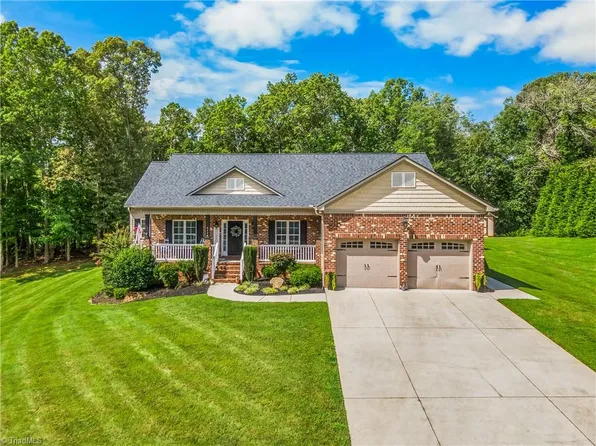 8484 Austin Hill Ln, Tobaccoville, NC 27050
