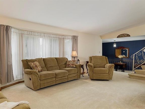 4th image of 35 Willow Ln