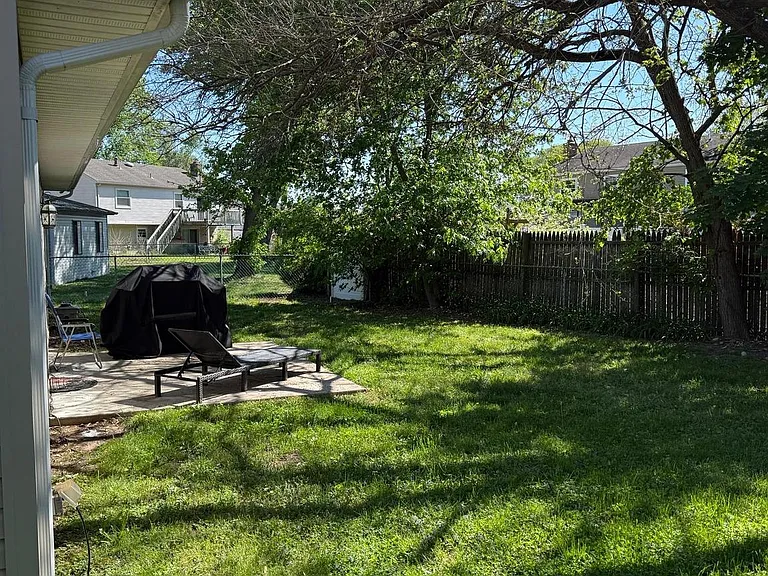 913 Hampton Way — Photo 18