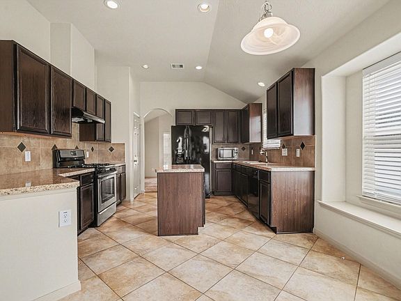 5th image of 37 Rodeo Dr