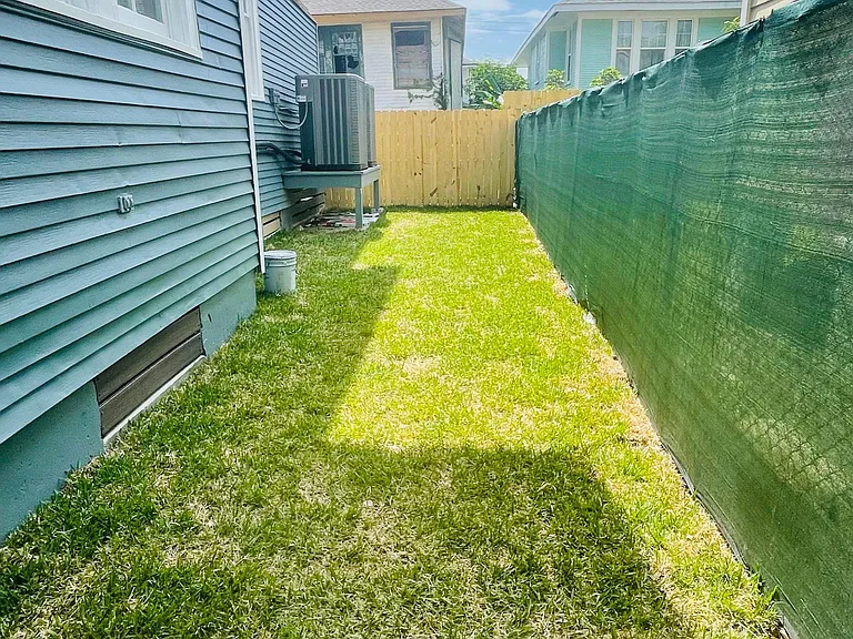 2502 Peniston St — Photo 16