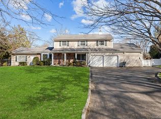 19 Austin Lane, Elwood, NY 11743