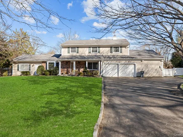 19 Austin Lane, Elwood, NY 11743