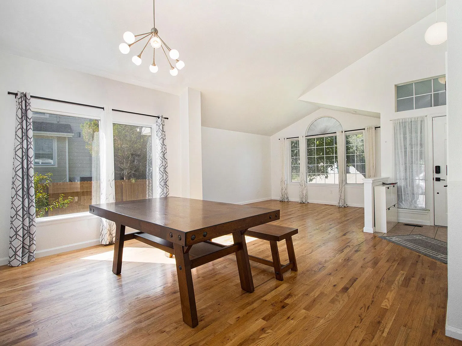 5 bed, 3.5 bath, 2510 sqft, $3,400 — Photo 4