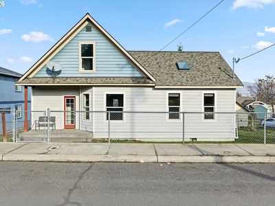 1211 E 10th St, The Dalles, OR, 97058