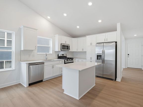 3rd image of 142 Ridgeview Ln