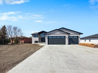 412 6th Ave SW, Surrey, ND 58785