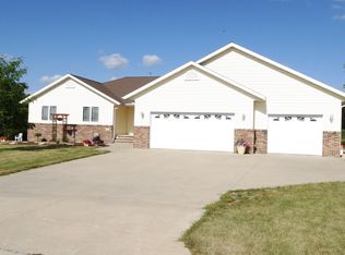 858 Mill Race Rd, Madelia, MN 56062