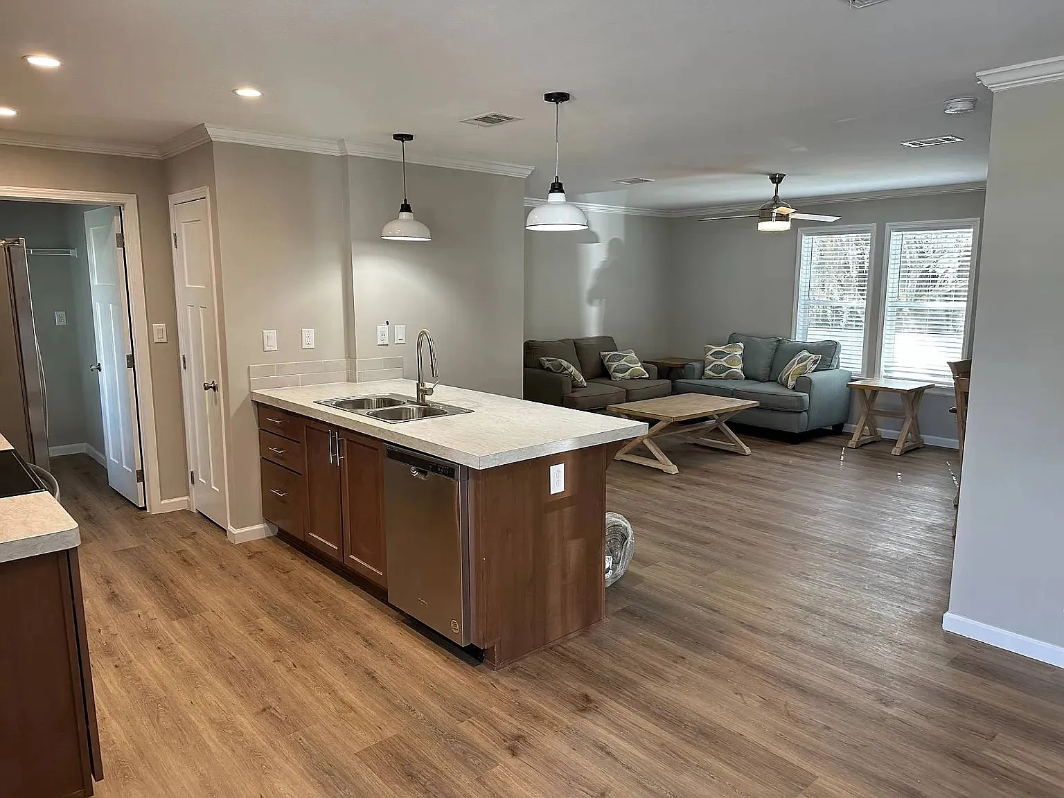 292 Lake Enola Cir — Photo 2