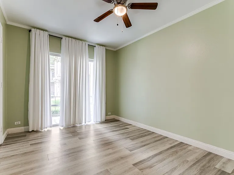 7709 Broadway #113 — Photo 12