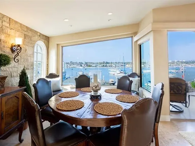 900 E Balboa Blvd — Photo 23
