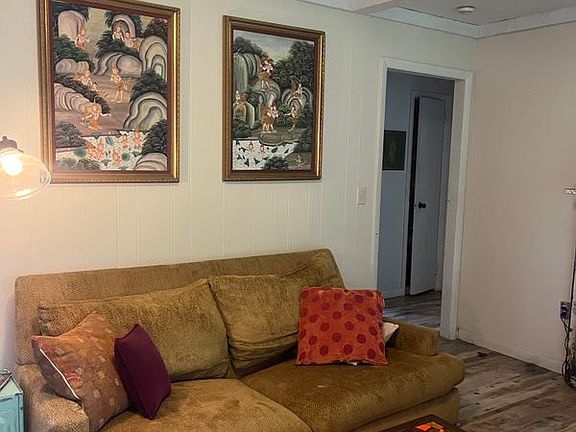 4th image of 8 Penny Ln