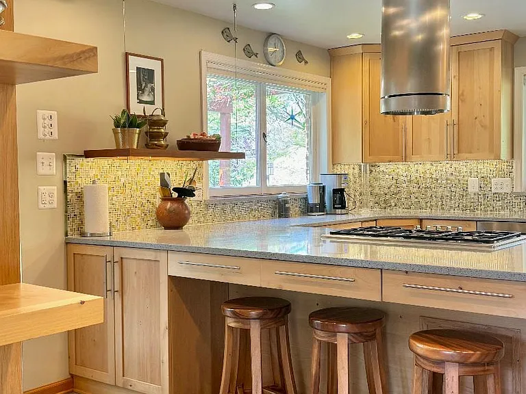 6819 Selkirk Dr — Photo 9