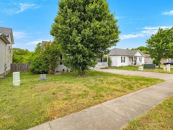 5th image of 557 Oakmont Dr