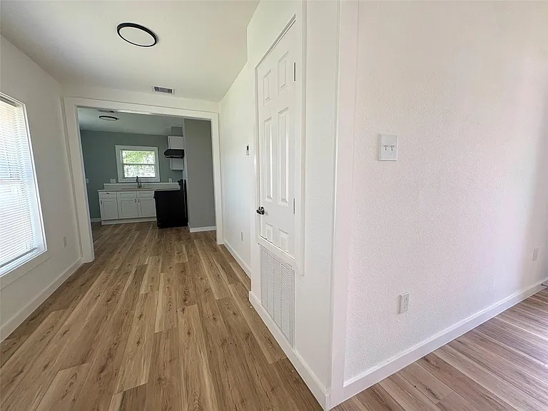 1717 W 4th St — Photo 5