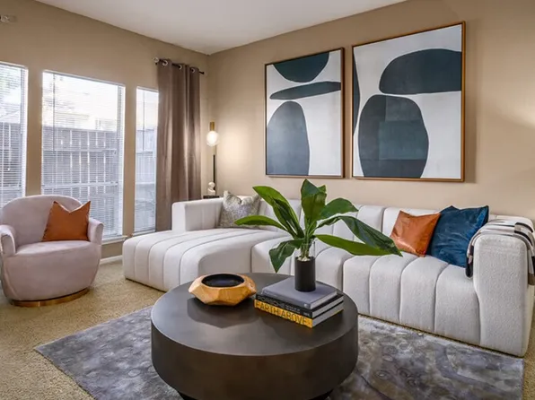 Woodlake Oaks Apartments