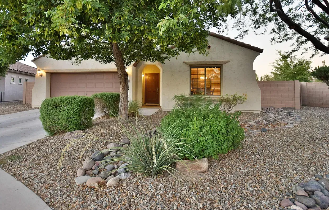 4 bed, 2296 sqft, $2,395 — Photo 3