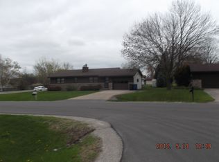 1650 Margeo Dr, Neenah, WI 54956