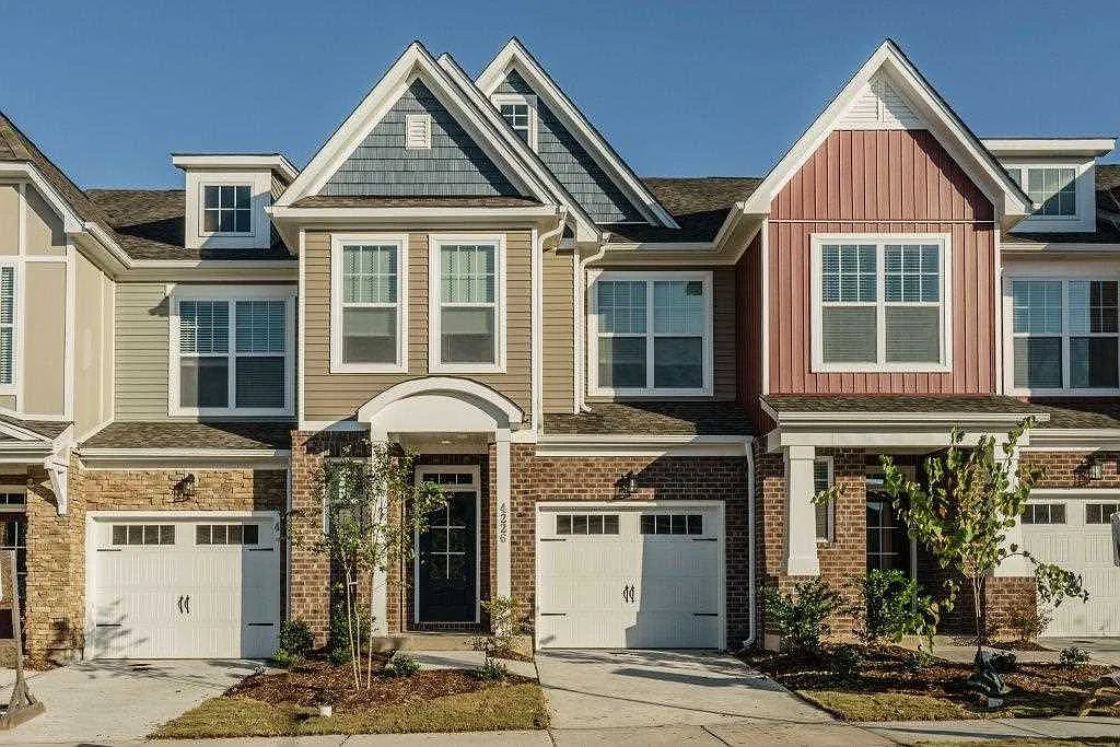 3 bed, 3.5 bath, 2799 sqft, $2,400 — Photo 1
