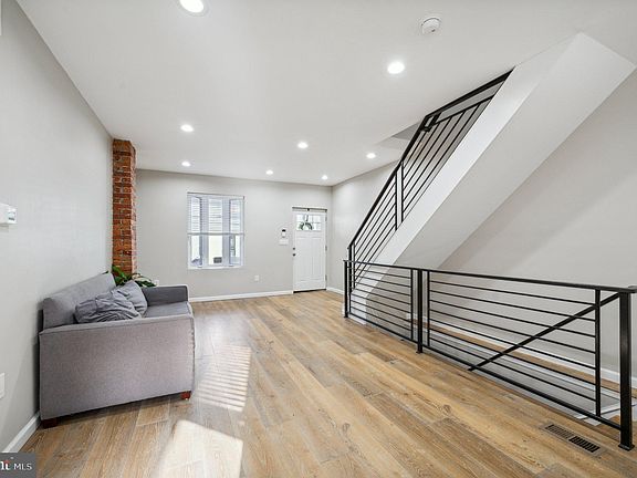 3rd image of 5212 Reinhard St