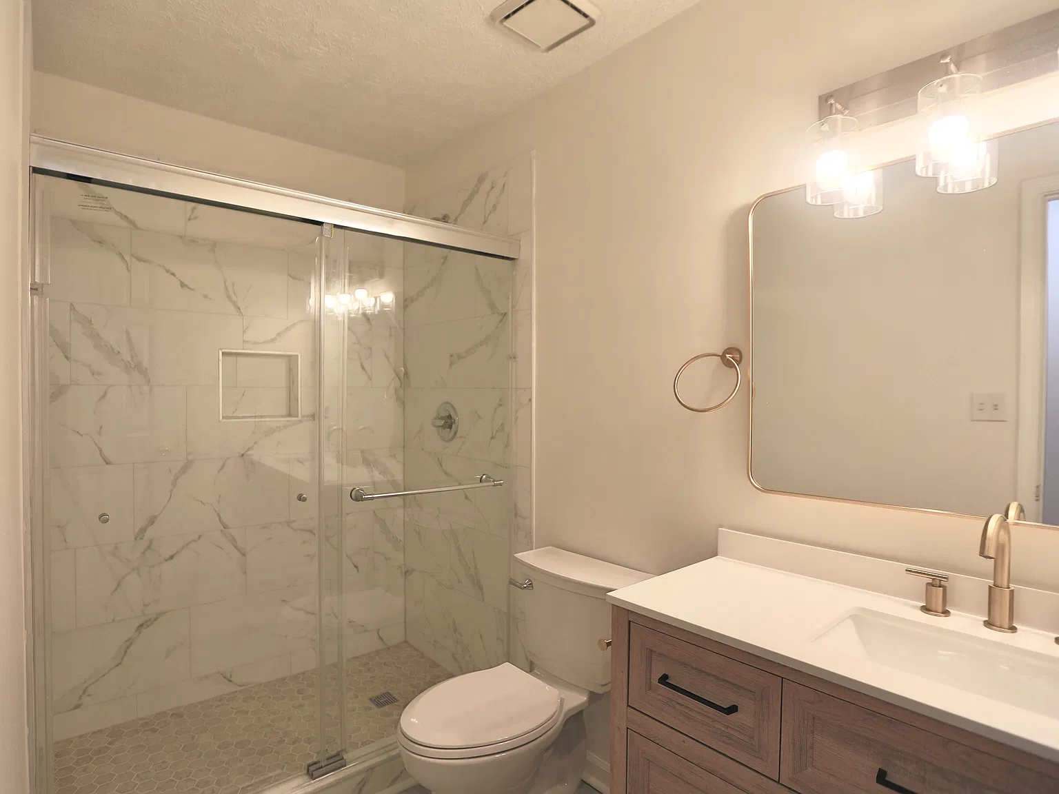 3 bed, 1386 sqft, $1,800 — Photo 2