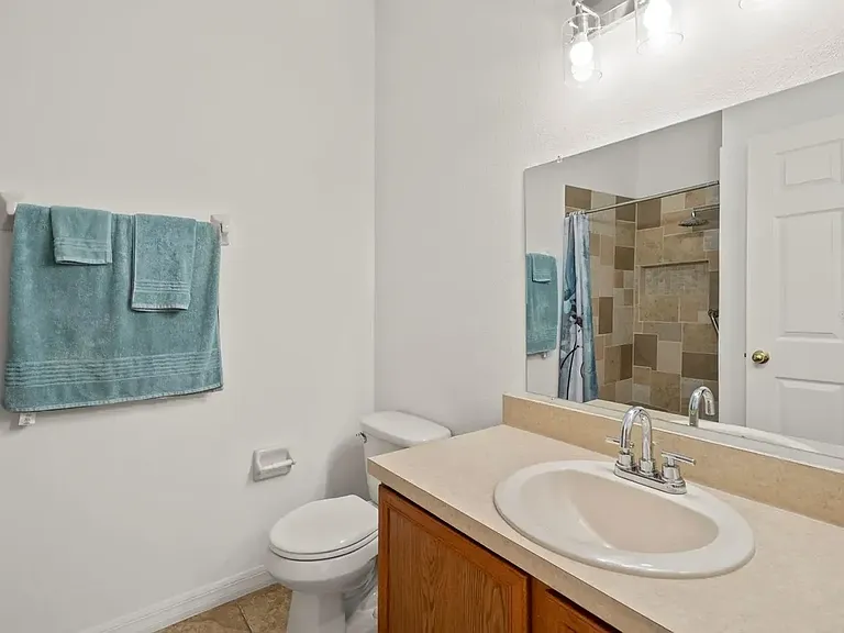1911 Michigan Ct — Photo 42