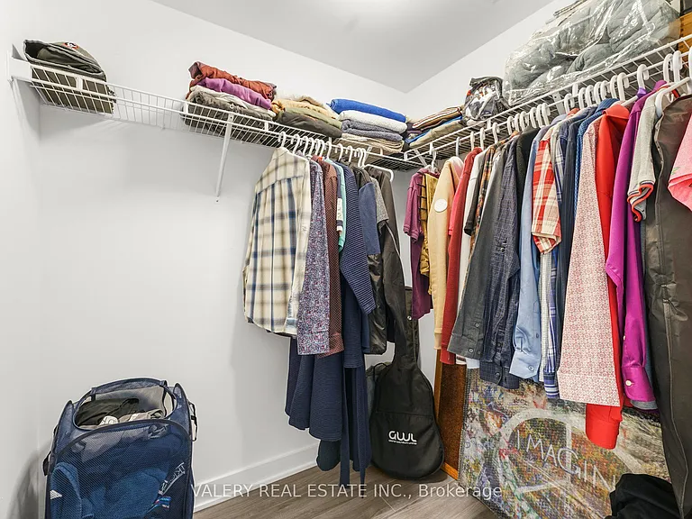 681 Yonge St #615 — Photo 17