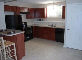 409 Beach St, Fenton, MI 48430