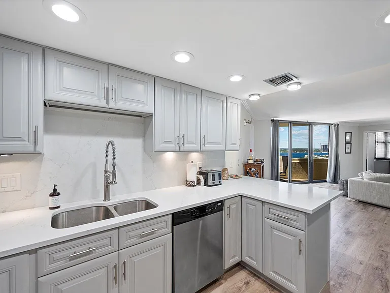 2800 N Ocean Dr #A17B — Photo 24