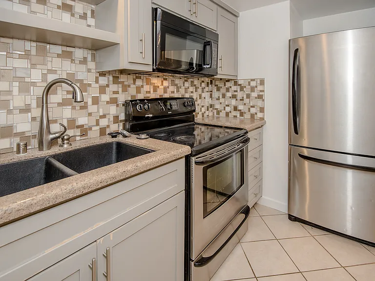 3121 Nantucket Ter — Photo 6
